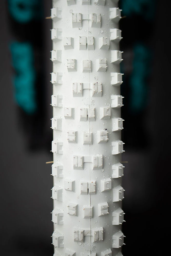 Onza Porcupine TRC 27.5x2.40 White Edition Faltreifen 2 Onza Porcupine TRC 27.5x2.40 White Edition Faltreifen – Bild 2